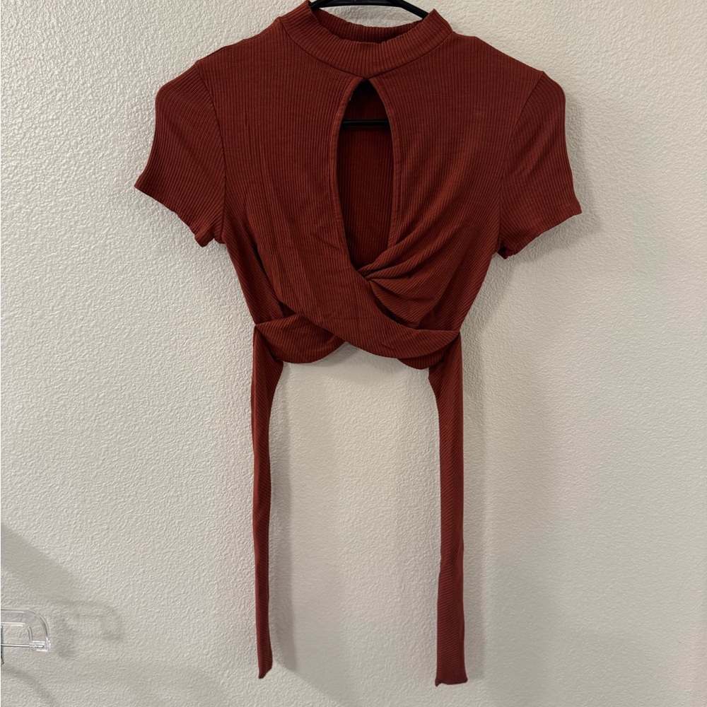 Windsor crop top. Keyhole design. Size small. Worn once.